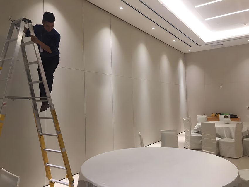 Soundproof Partition Wall in Restaurant