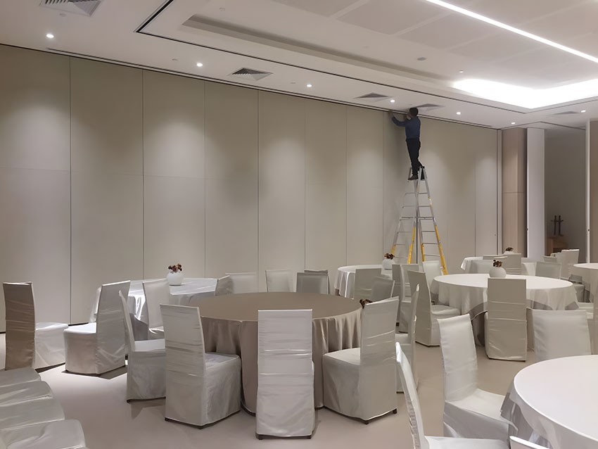 Soundproof Partition Wall in Restaurant