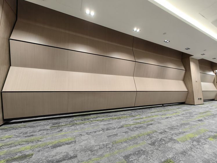 Folding acoustic wall partitions